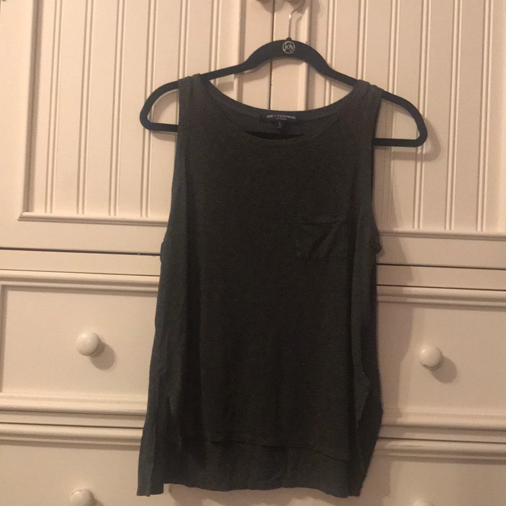 Gray tank top